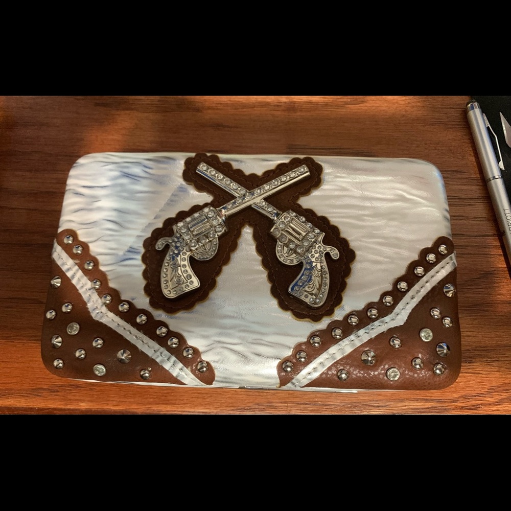 Silver/brown wallet